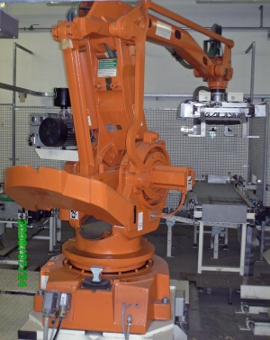 ROBOT usati revisionati garantiti, ROBOTS Antropomorfi, ROBOT CATTANEO MACCHINE UTENSILI